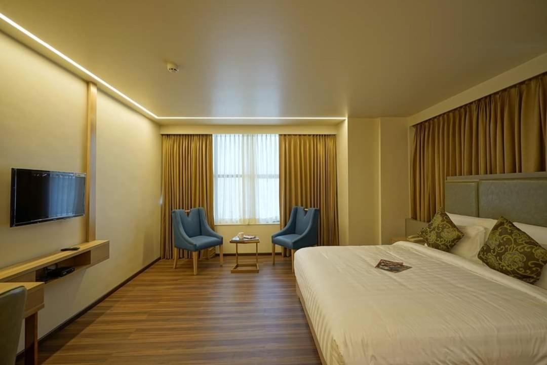 The Galleria Hotel ราชโกฎิ ภายนอก รูปภาพ